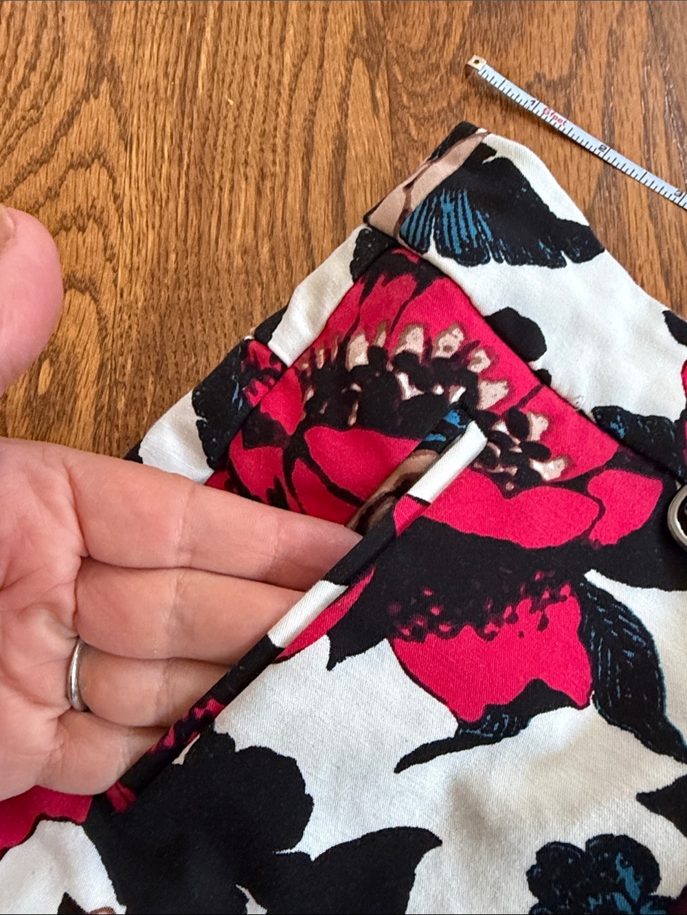 Adrianna Papell floral ankle pants - size 8 - Picture 7 of 7